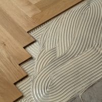 Quelle est la différence entre un parquet stratifié et un parquet flottant ?