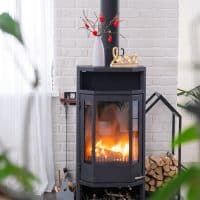 Améliorer le confort du poêle à bois grâce à une vitre entretenue