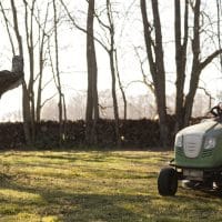 Comment organiser efficacement l&rsquo;entretien d&rsquo;un grand jardin ?