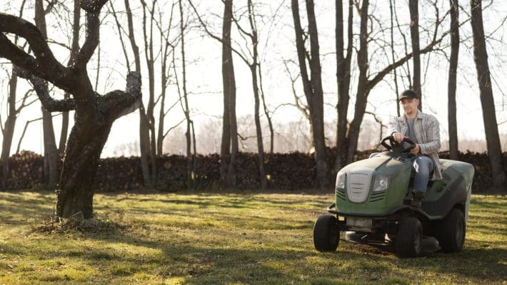 Comment organiser efficacement l&rsquo;entretien d&rsquo;un grand jardin ?